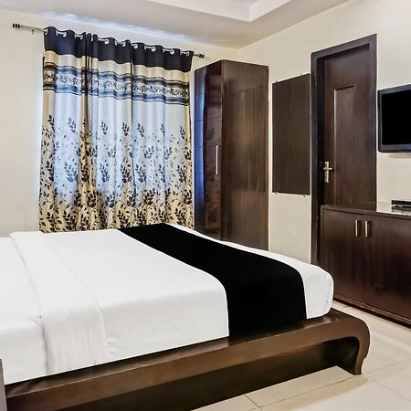 Capital O Hotel Jeyan Inn Near Gurudwara Shri Bangla Sahib Delhi  Esterno foto