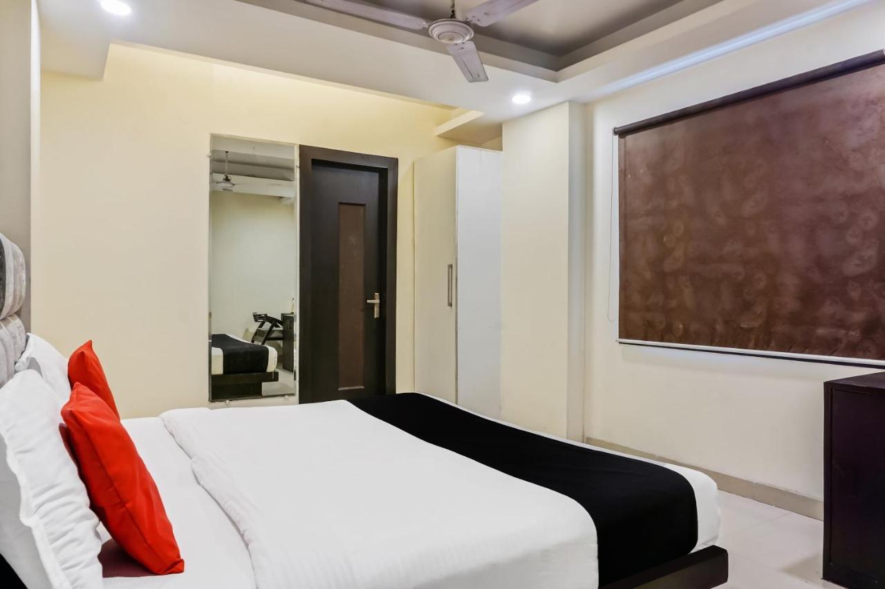 Capital O Hotel Jeyan Inn Near Gurudwara Shri Bangla Sahib Delhi  Esterno foto