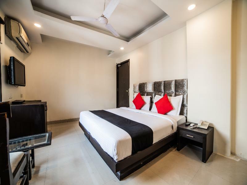Capital O Hotel Jeyan Inn Near Gurudwara Shri Bangla Sahib Delhi  Esterno foto