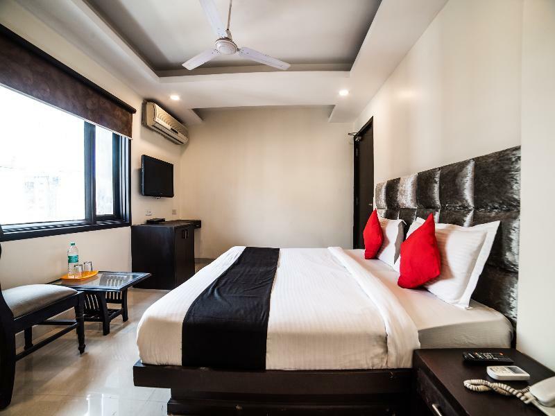 Capital O Hotel Jeyan Inn Near Gurudwara Shri Bangla Sahib Delhi  Esterno foto