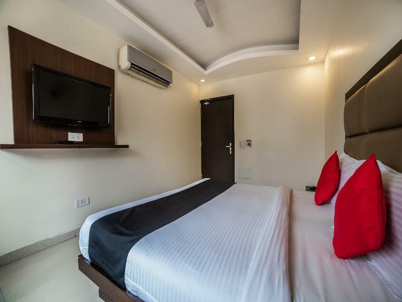 Capital O Hotel Jeyan Inn Near Gurudwara Shri Bangla Sahib Delhi  Esterno foto