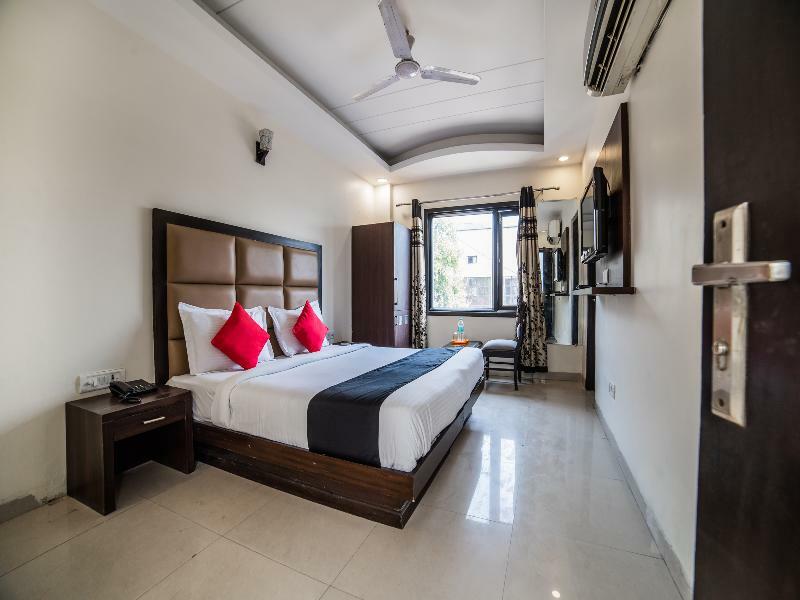 Capital O Hotel Jeyan Inn Near Gurudwara Shri Bangla Sahib Delhi  Esterno foto