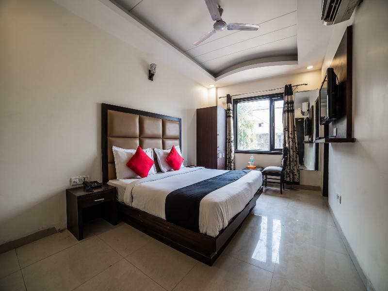 Capital O Hotel Jeyan Inn Near Gurudwara Shri Bangla Sahib Delhi  Esterno foto